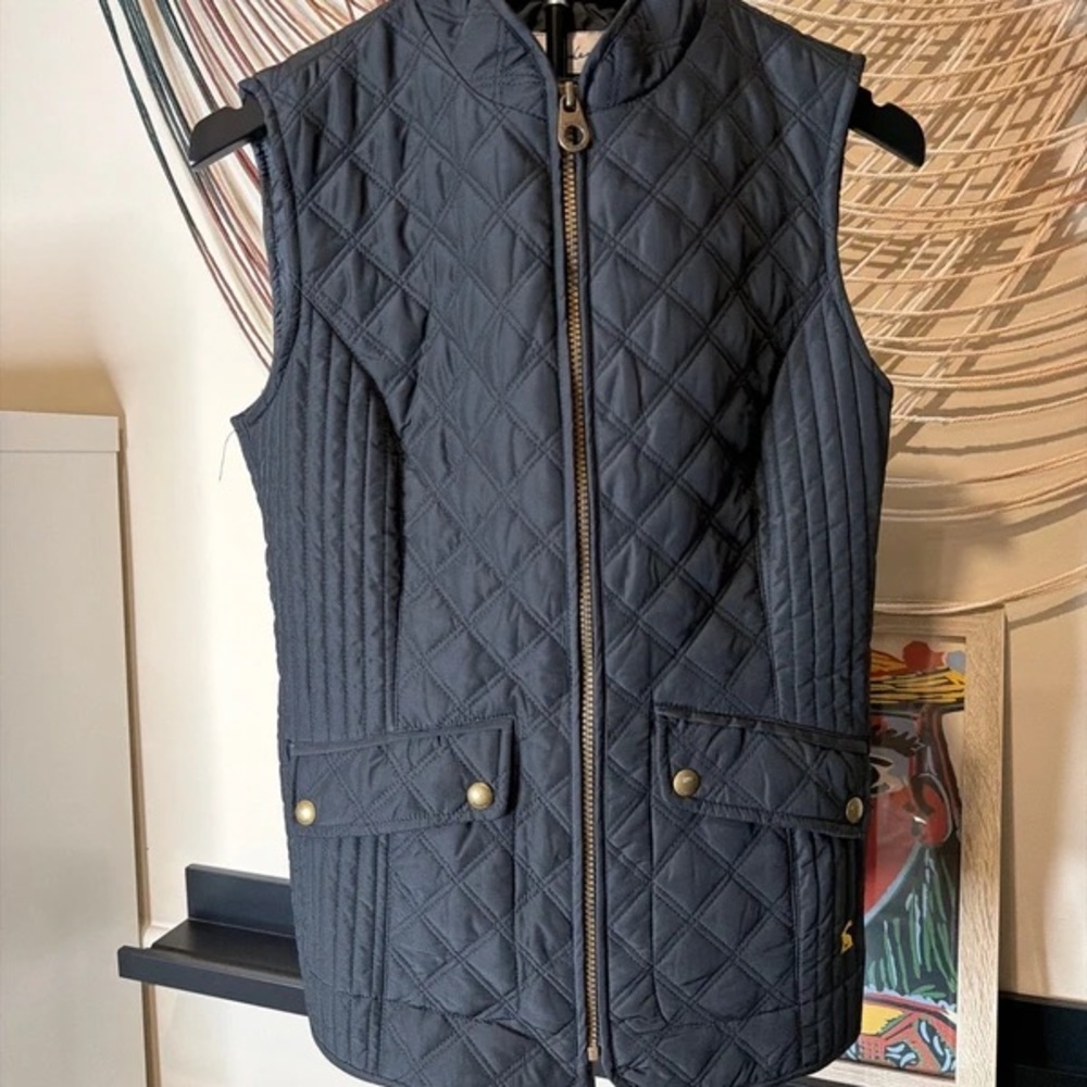 Quilted Sleeveless Zip-Front Vest in Dark Blue